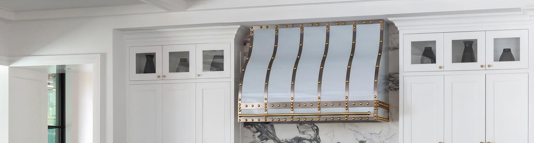 Blue Range Hood Kitchen Inspiration: 3 Stunning Designs for a Timeless Kitchen