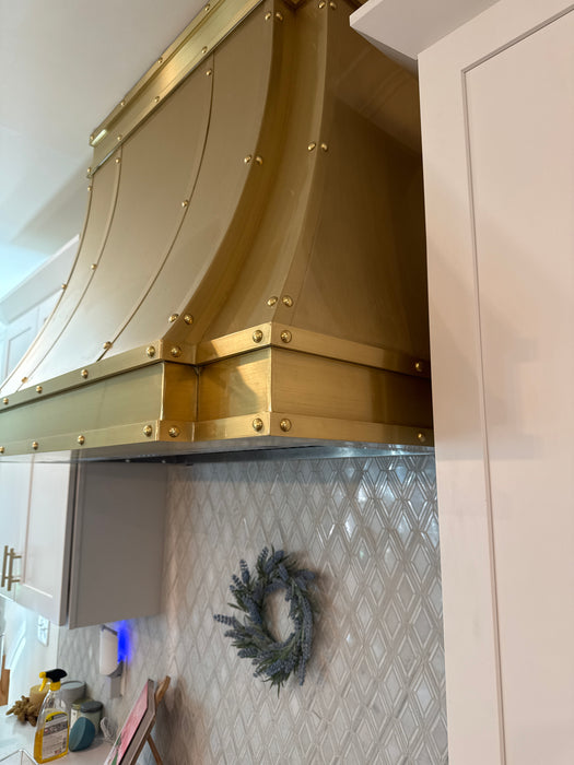 RHM Stainless Steel Range Hood Modern Curve Design With Straps and Rivets SH33-R9BS